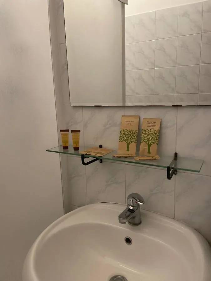 Cavour16 Rent Bedrooms Génova Bed and breakfast