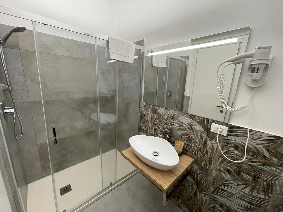 Cavour16 Rent Bedrooms Génova 3*,  Italia