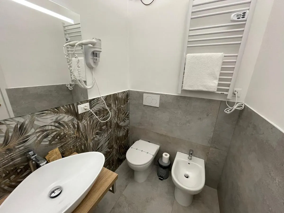 Cavour16 Rent Bedrooms Génova Bed and breakfast