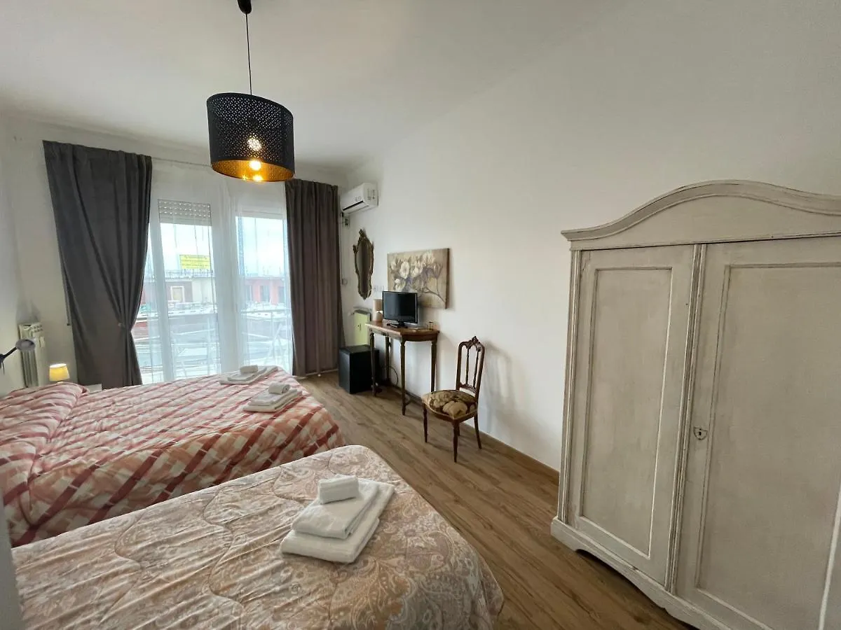 Cavour16 Rent Bedrooms Genoa 3*,