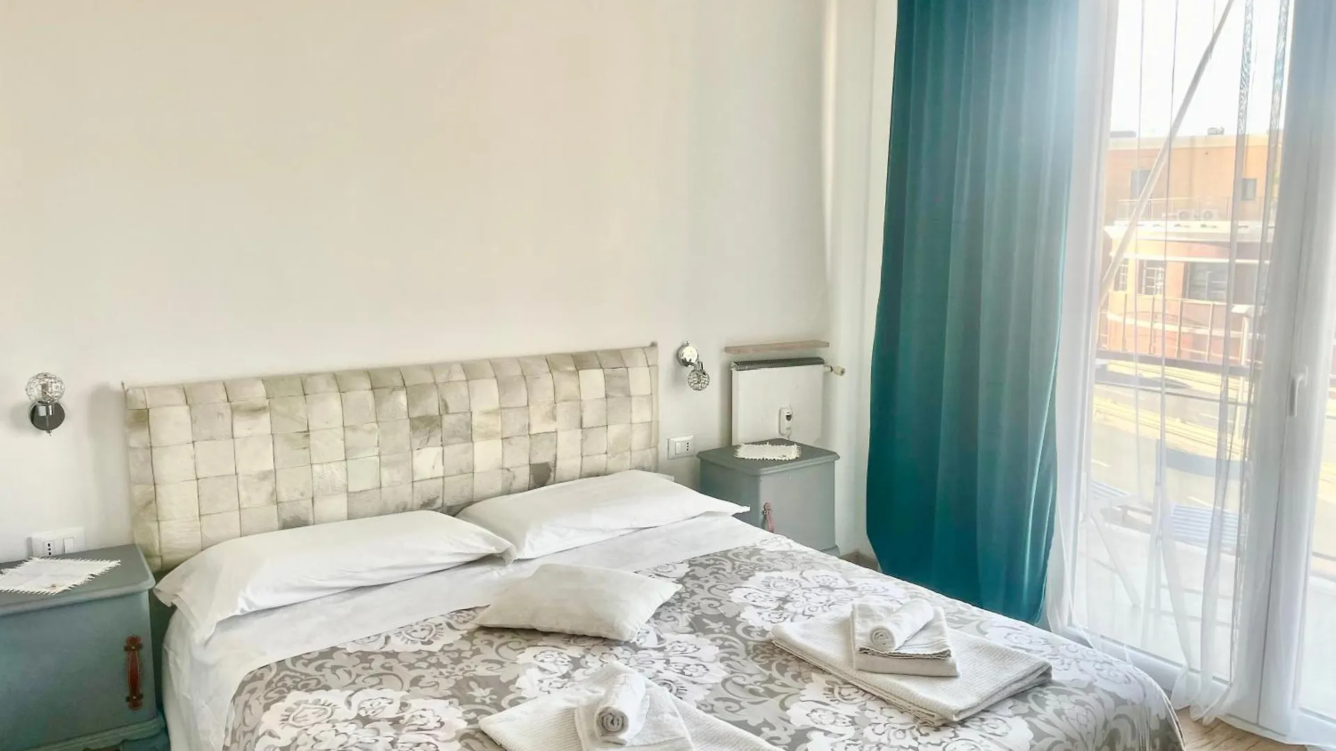 Cavour16 Rent Bedrooms Génova 3*,