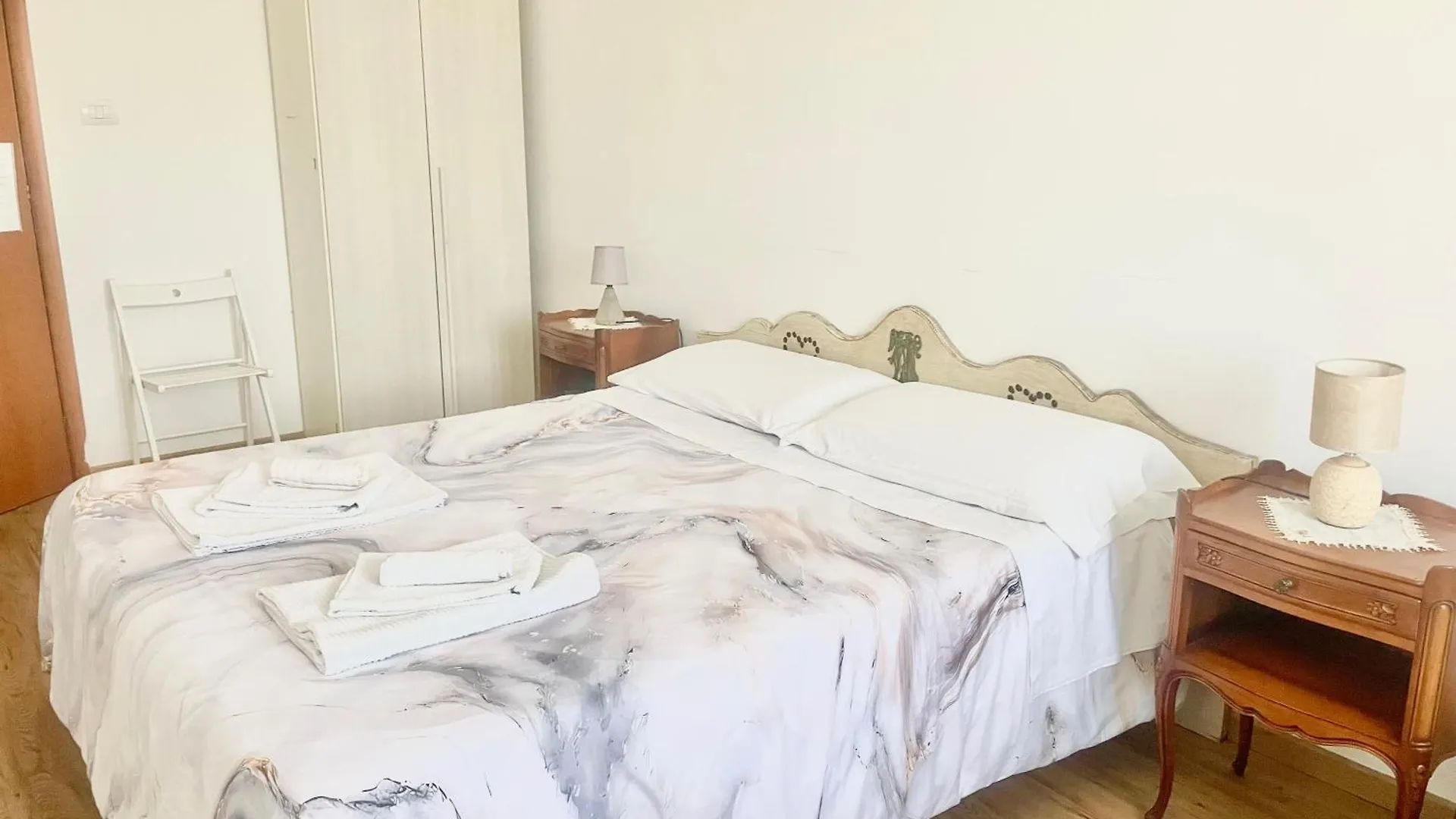 Cavour16 Rent Bedrooms Génova Bed and breakfast