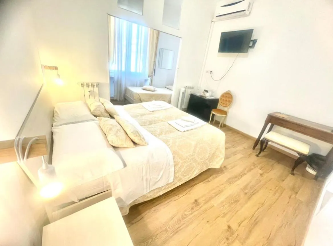 Cavour16 Rent Bedrooms Génova Bed and breakfast